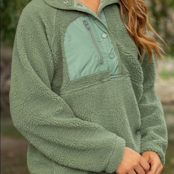 Women's Staccato Olive Half Snap Sherpa Pullover, Size Small, NWOT - Picture 4 of 5